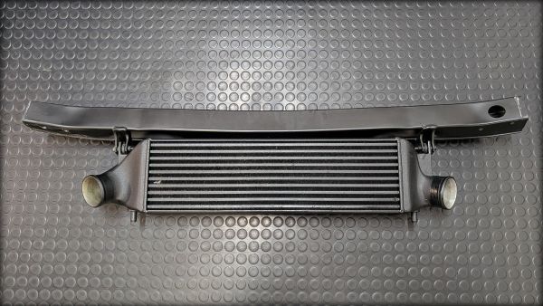 Preview: RS3 8P Wagner Ladeluftkühler mit Traverse