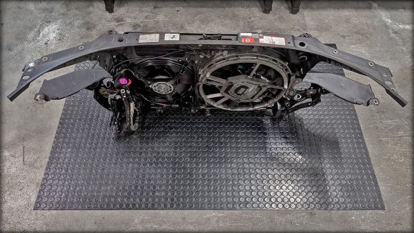 Preview: RS6 V8 Biturbo Frontmaske mit Kühlern und Ventilatoren