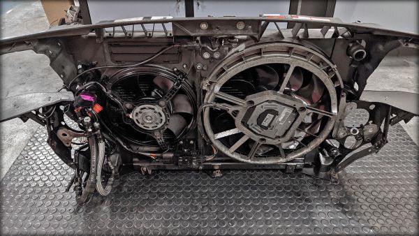 Preview: RS6 V8 Biturbo Frontmaske mit Kühlern und Ventilatoren