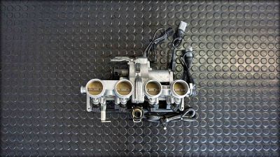 Preview: S 1000 RR Drosselklappenanlage mit Sensoren und Düsen