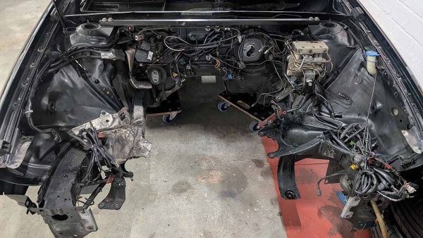 S2 Avant Karosse mit Blechteilen alle Kabelbäume verlegt