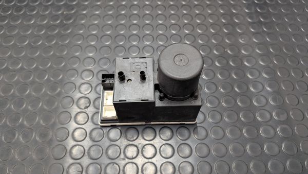 S4 B5 Pumpe Zentralverriegelung 8D0 862 257