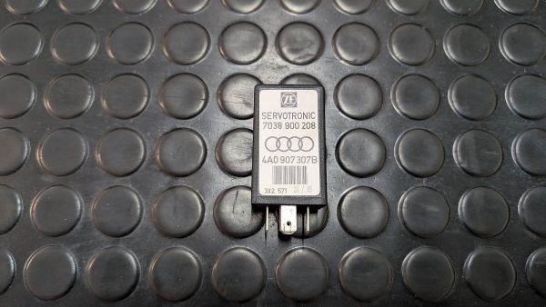 S6 C4 V8 Relais Servotronic 4A0 907 307 B
