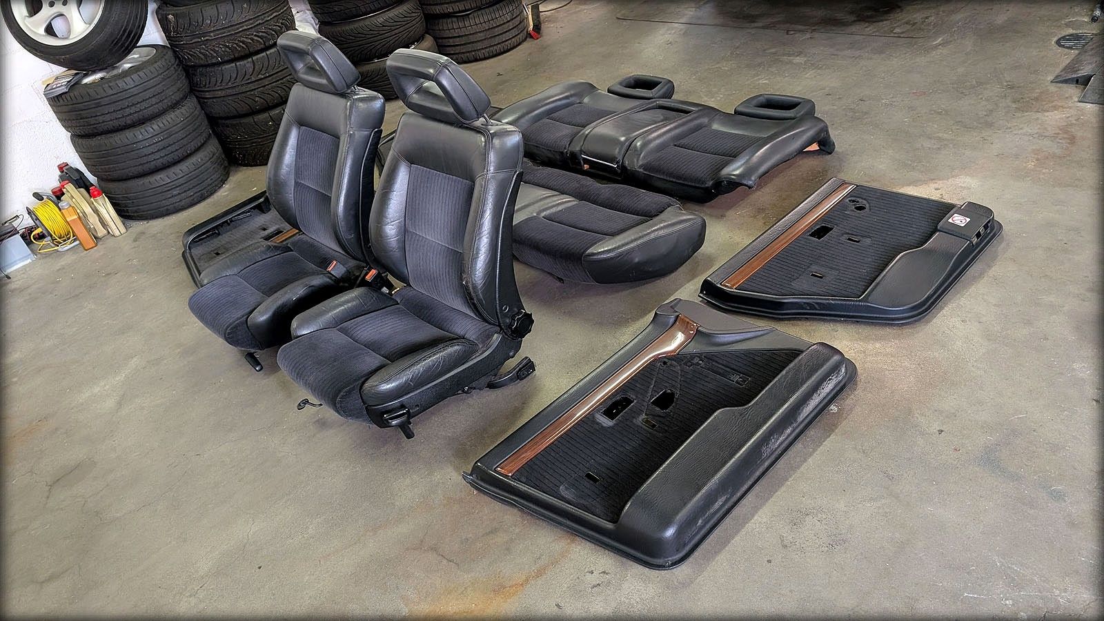 200 20V Leder/Velours Sitzausstattung Limousine