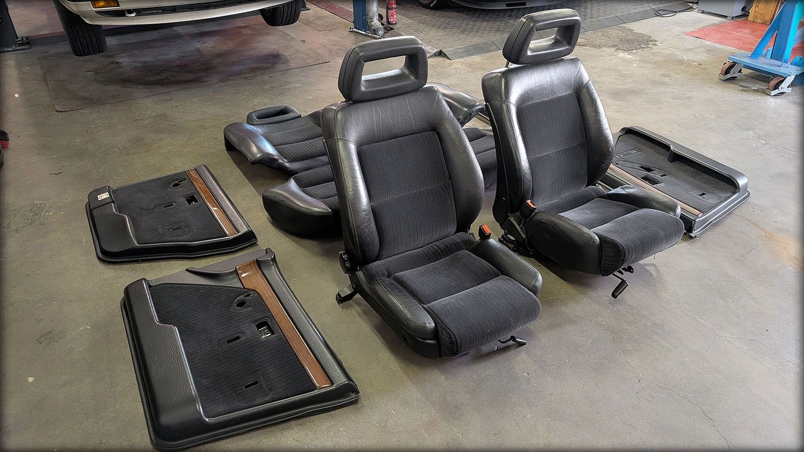 200 20V Leder/Velours Sitzausstattung Limousine