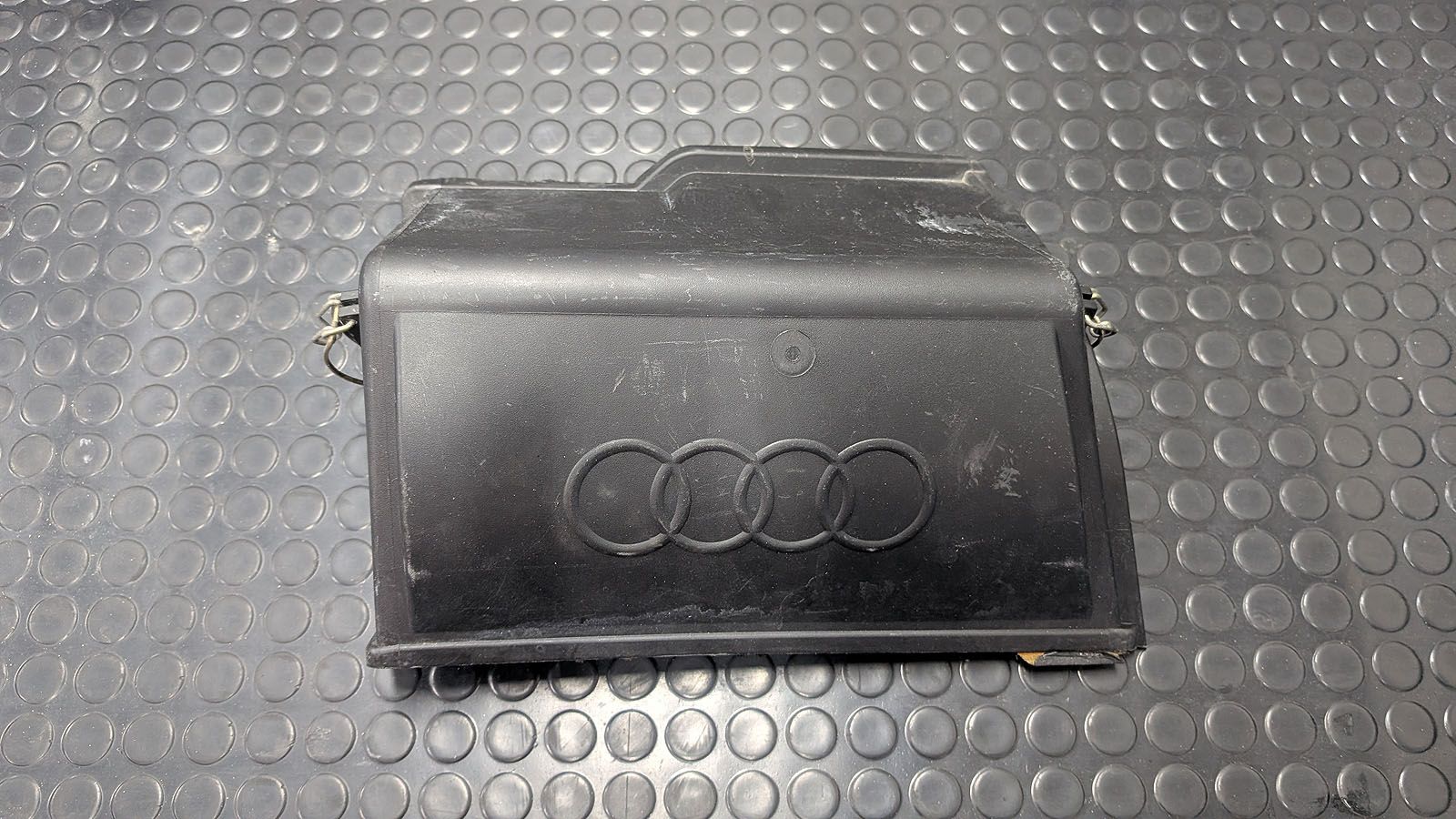 80 B4 2.3l Abdeckung Batterie