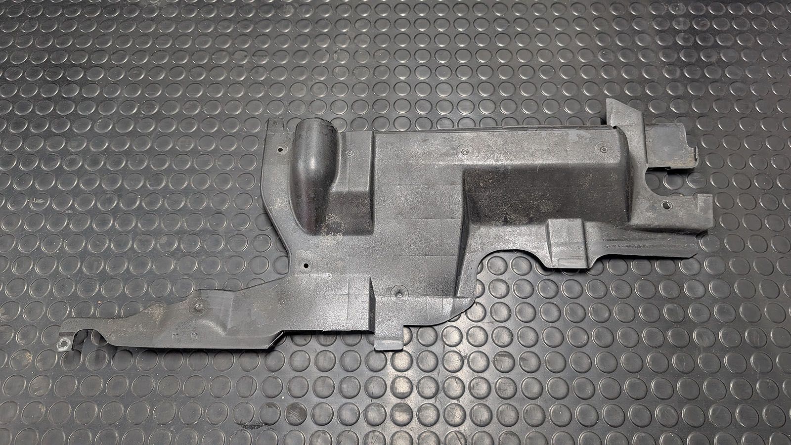 80 B4 / S2 Abdeckung Kühler Motorraum