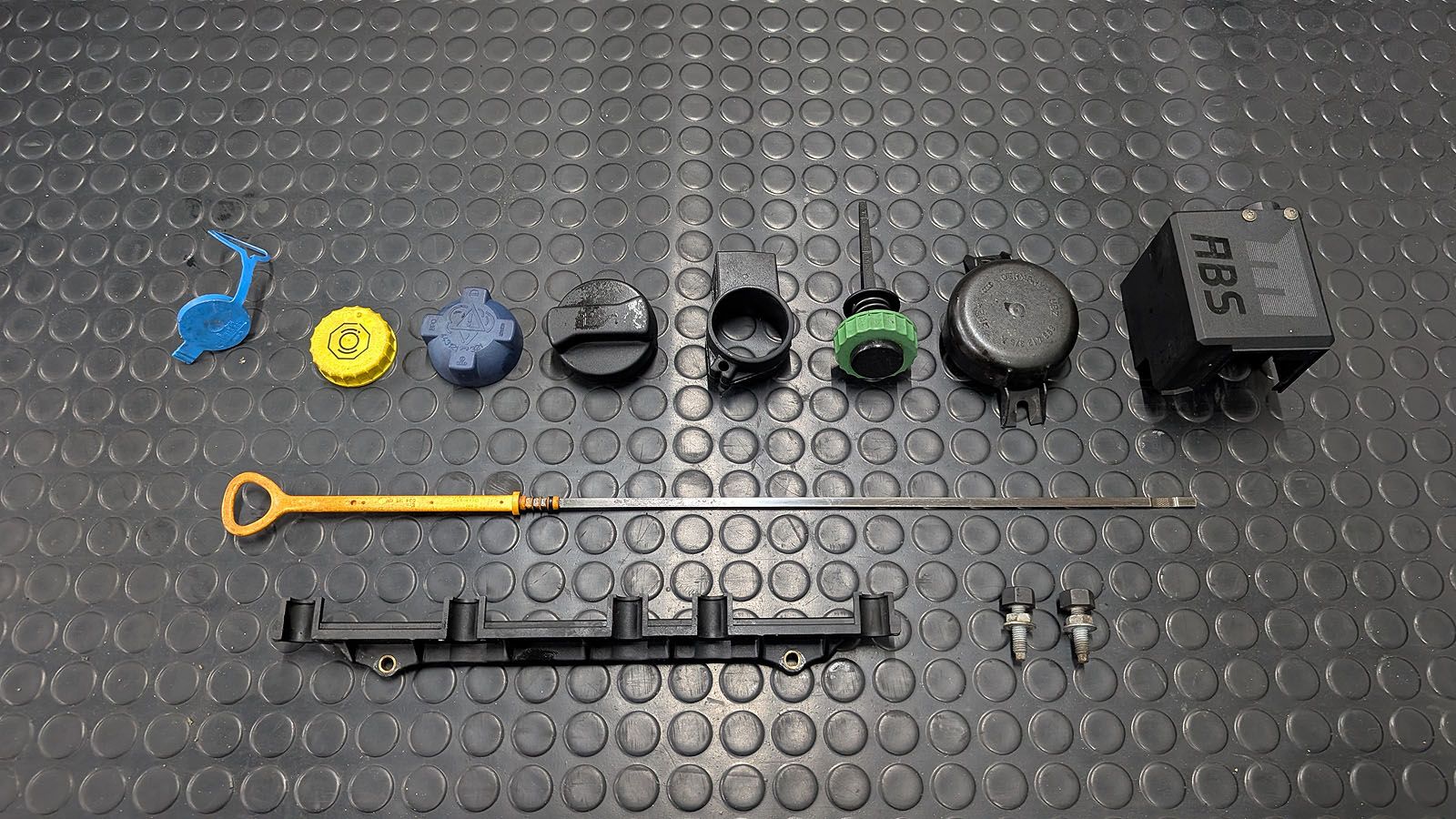 80 B4 2.3l Deckel Abdeckungen Ölmessstab