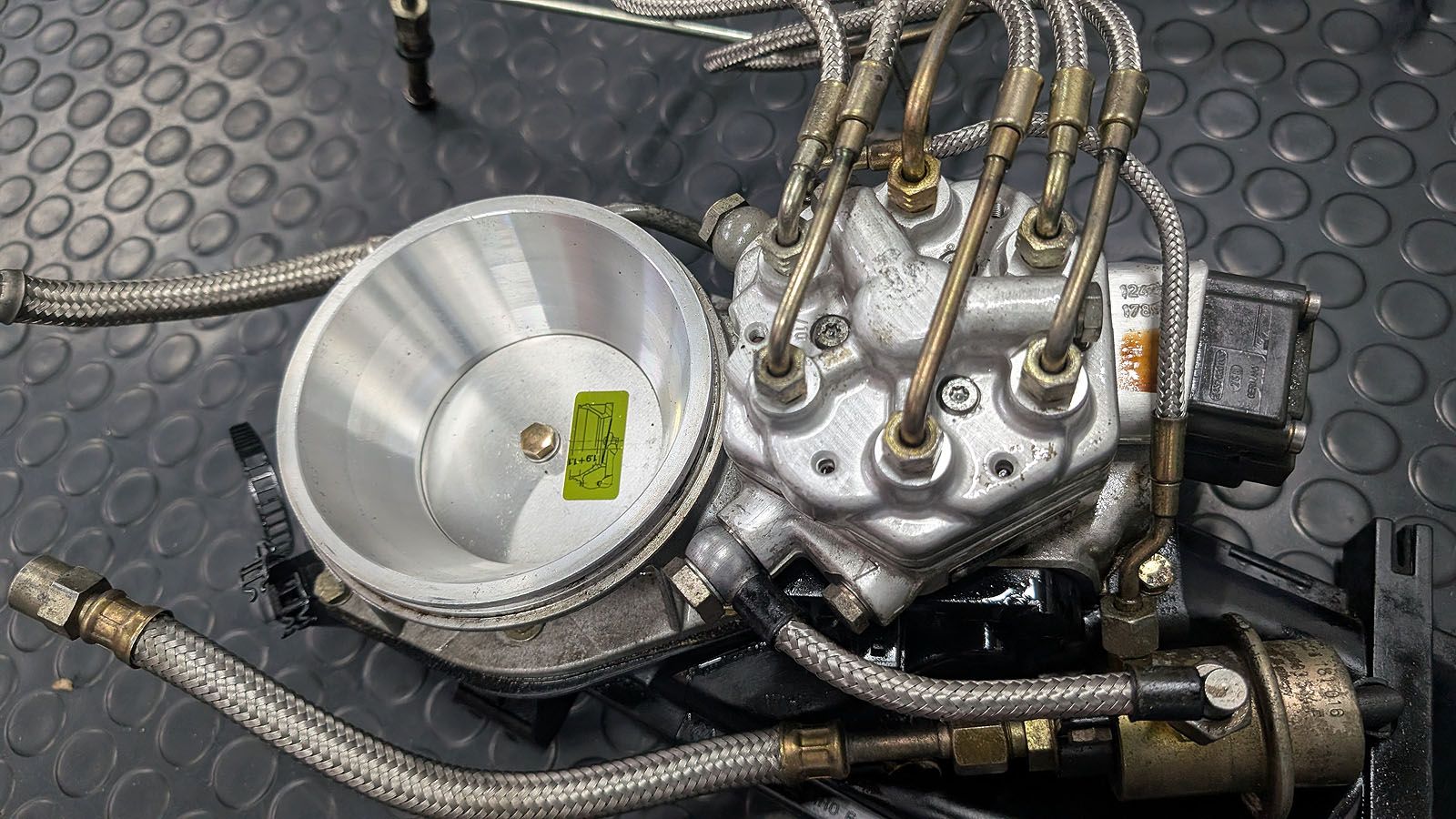 80 B4 2.3l Mengenteiler KE-Jetronic Einspritzdüsen