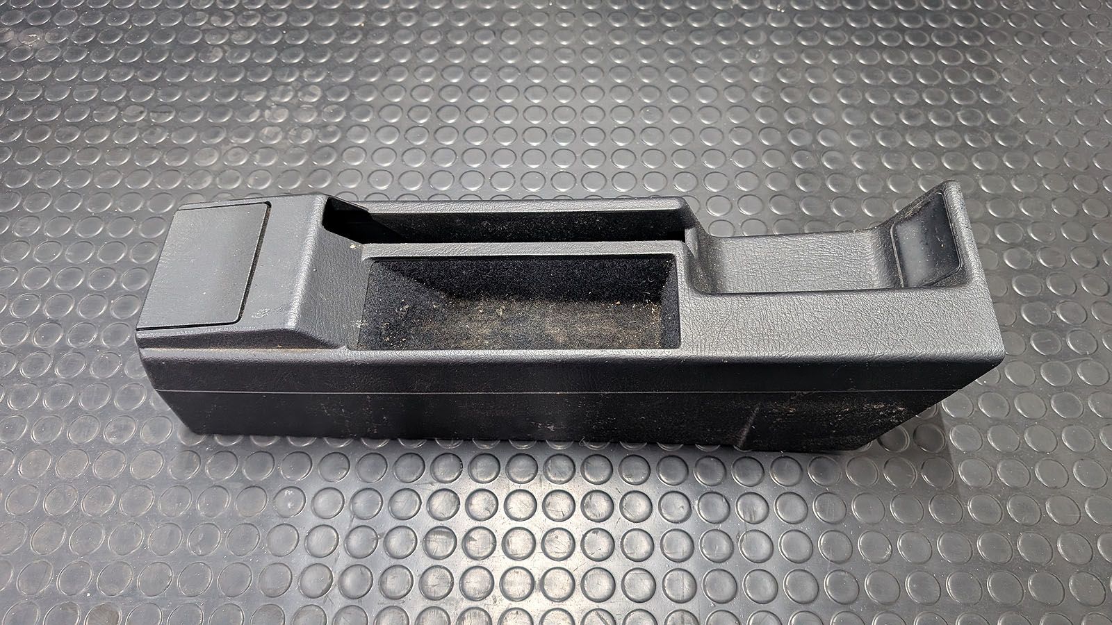 80 B4 Mittelkonsole hinten