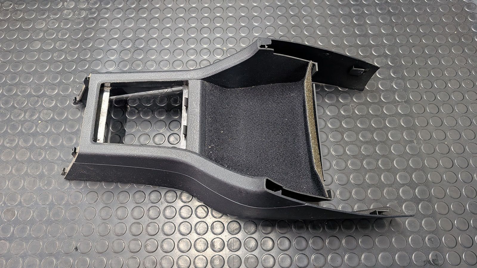 80 B4 Mittelkonsole vorne