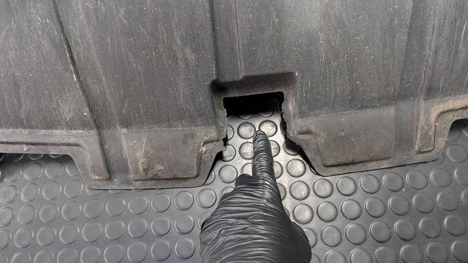 80 B4 2.3l Motordämmung Verkleidung