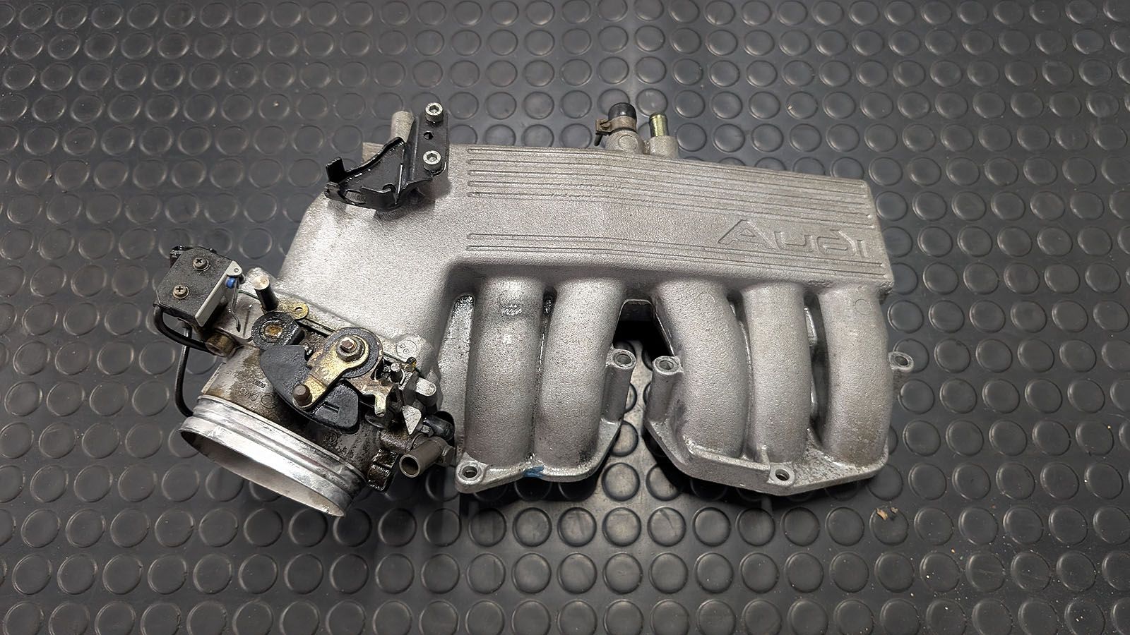 80 B4 2.3l Saugrohr mit Drosselklappe