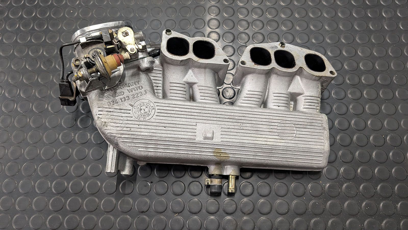 80 B4 2.3l Saugrohr mit Drosselklappe