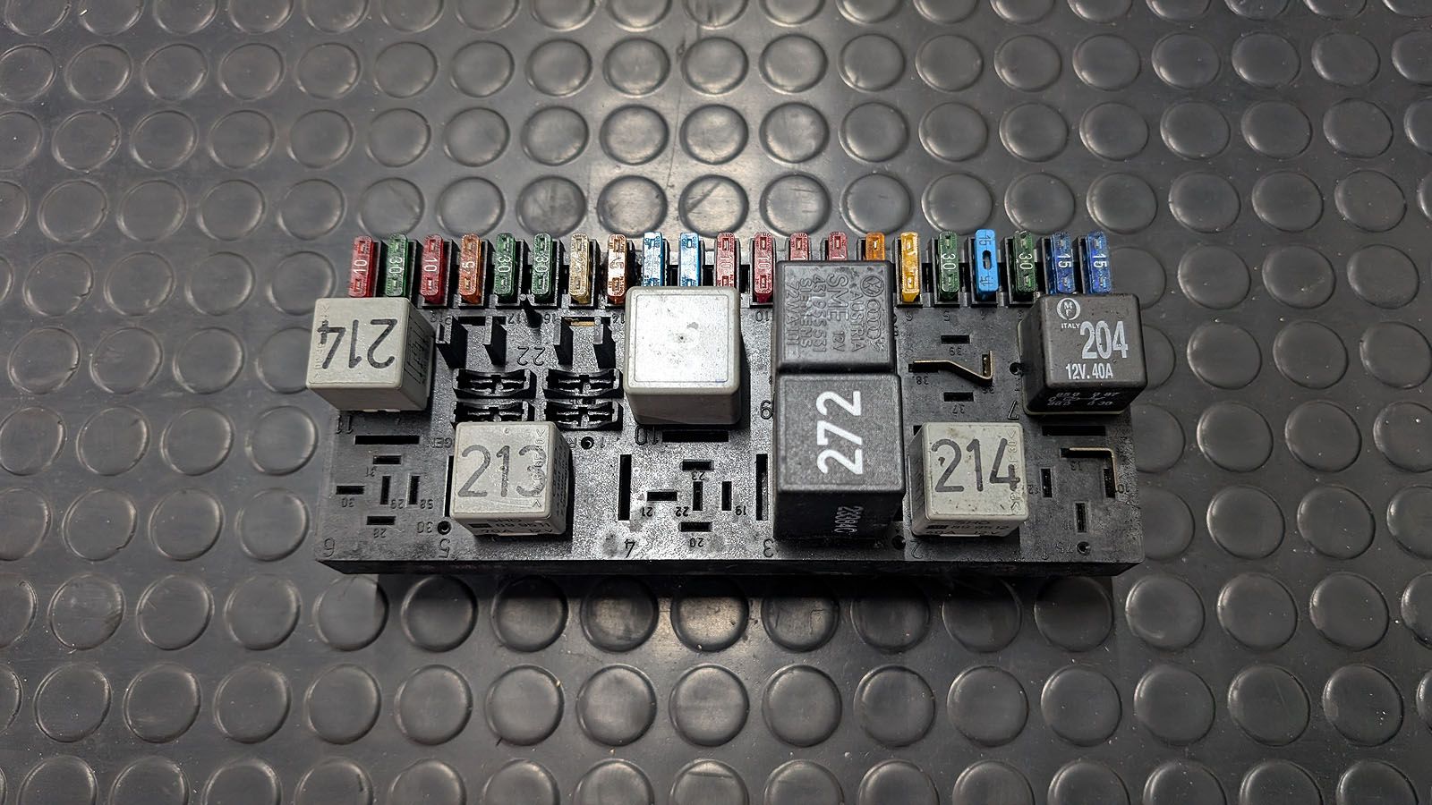 80 B4 Relaiseinsatz mit Relais und Sicherungen