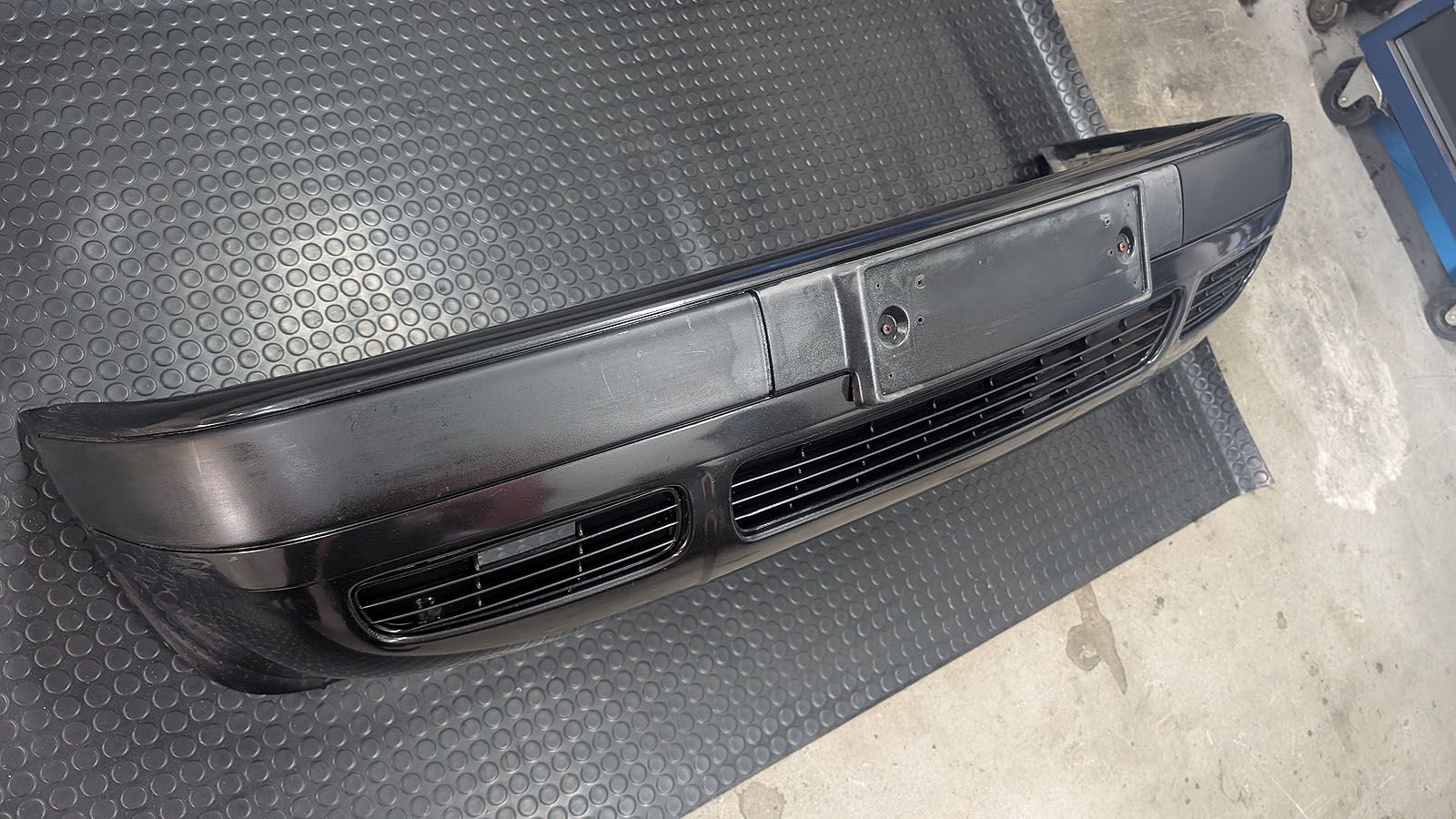 80 B4 Stossstange vorne