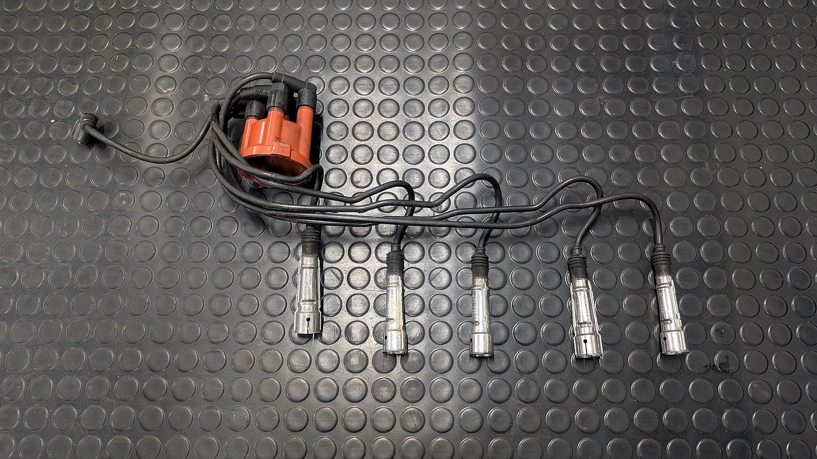 80 B4 2.3l Verteilerkappe mit Zündkabeln