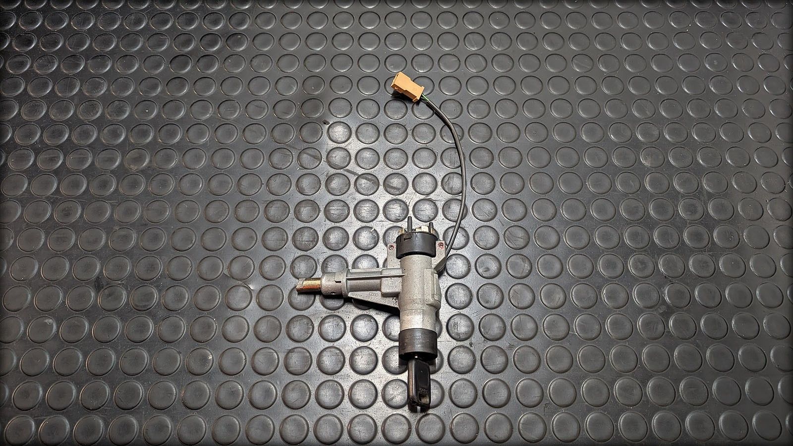 80 B4 Coupe Typ 89 Zündschloss