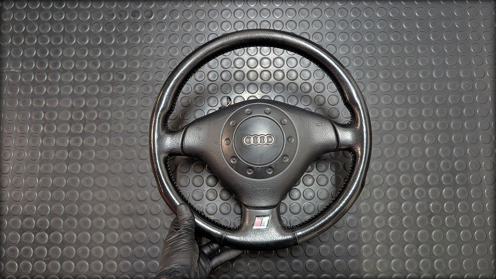 S2 Lenkrad 3 Speichen Airbag RS2 Emblem