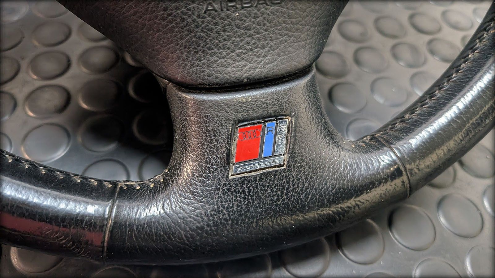 S2 Lenkrad 3 Speichen Airbag RS2 Emblem