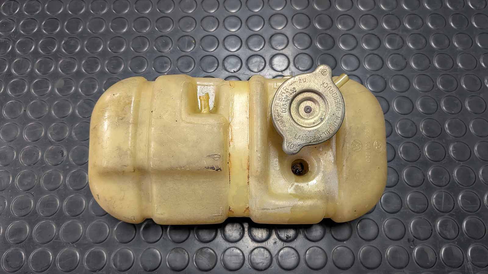 Porsche 924 Expansionsgefäss Kühlwasser