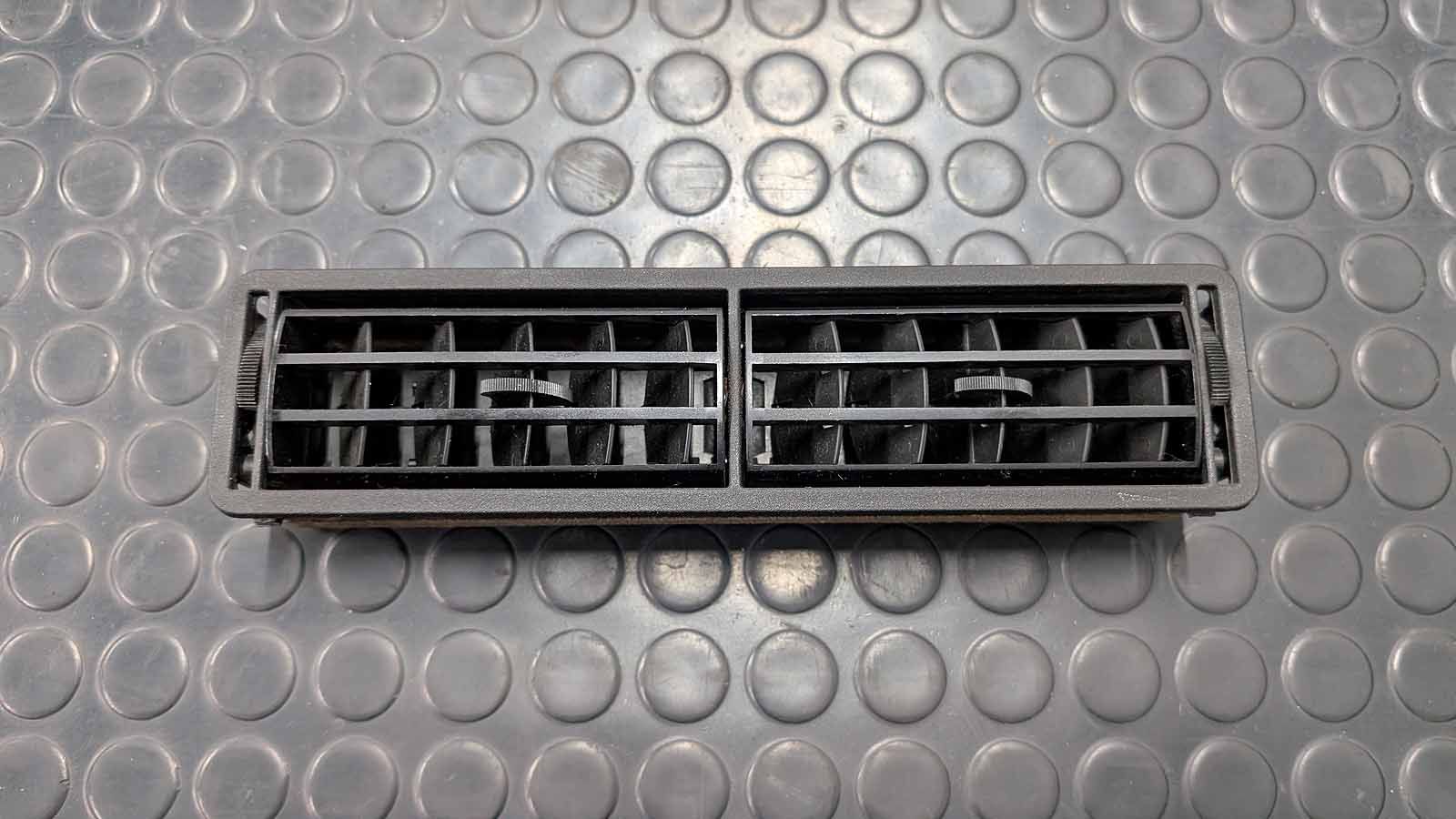 Porsche 924 Luftdüsen Lüftung Gitter