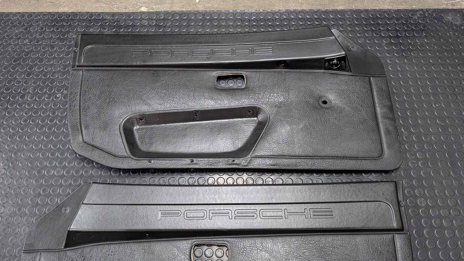 Porsche 924 Türverkleidungen mit Porsche Schriftzug