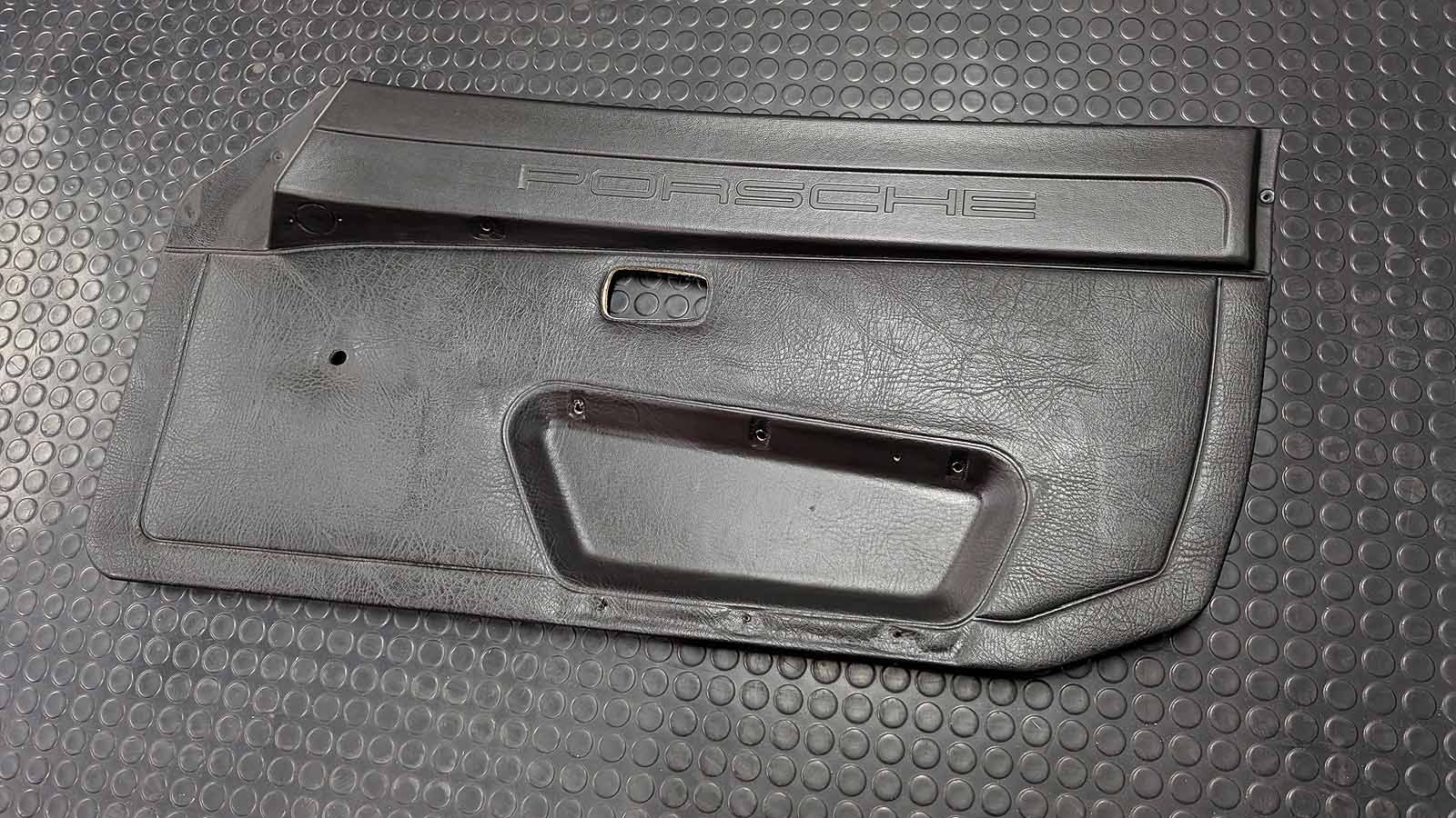 Porsche 924 Türverkleidungen mit Porsche Schriftzug