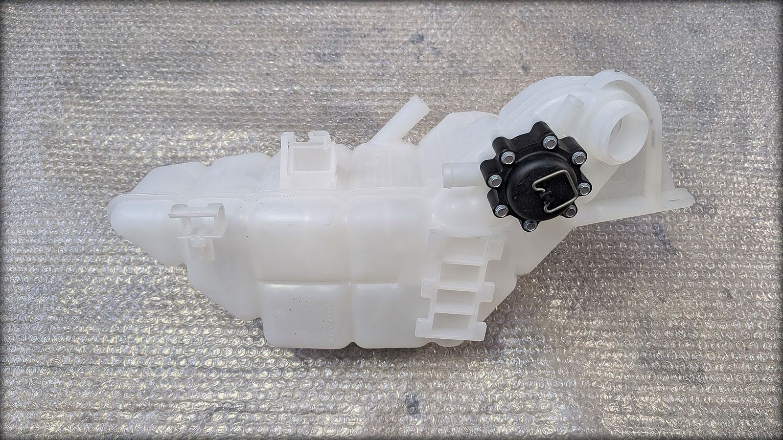 Porsche 996 Turbo Expansionsgefäss Kühlwasser