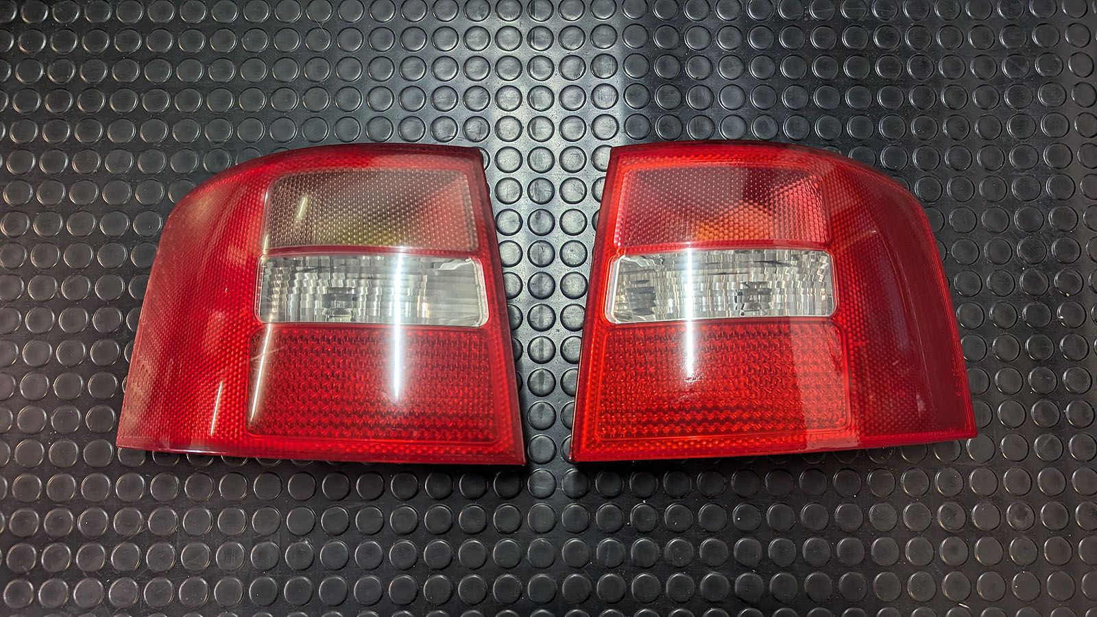 A6 C5 Allroad Avant Heckleuchten Blinker 4B9 945 095 F / 4B9 945 096 F