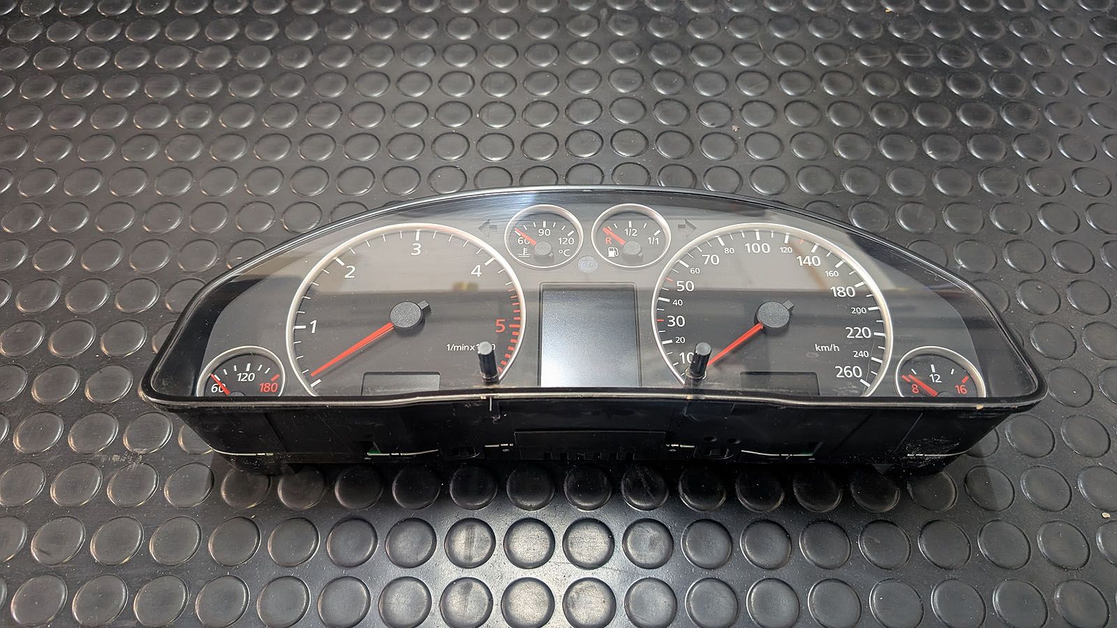 A6 C5 Allroad 2.5 TDI Tacho Kombiinstrument 4B0 920 933 M