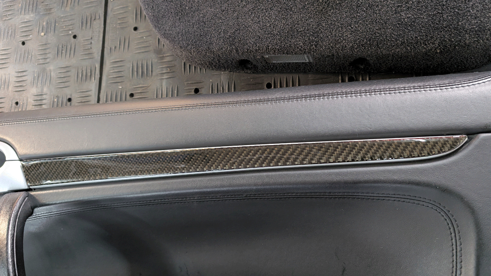 Cayenne Turbo 957 Türverkleidungen mit Carbon Applikationen