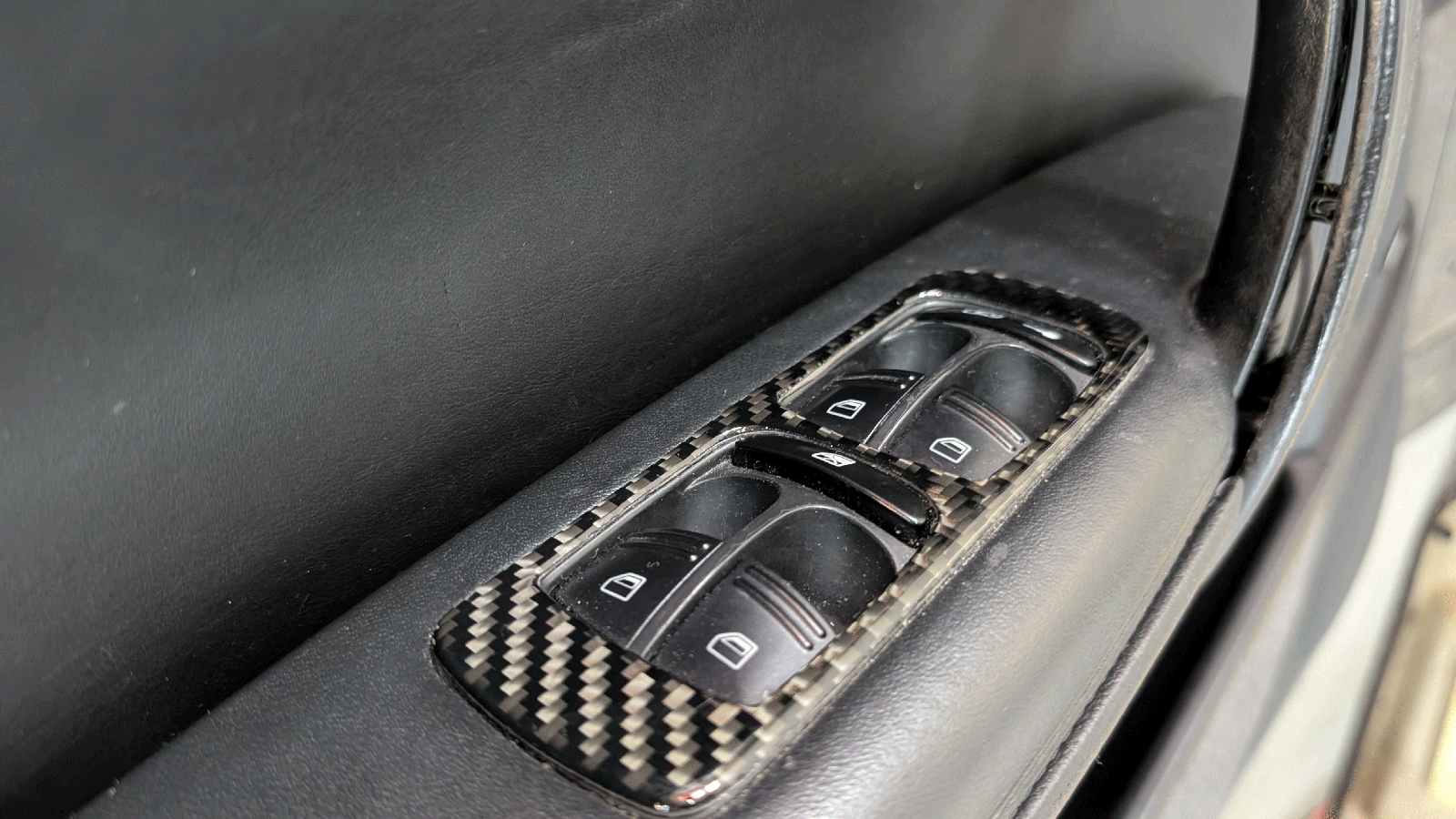 Cayenne Turbo 957 Türverkleidungen mit Carbon Applikationen