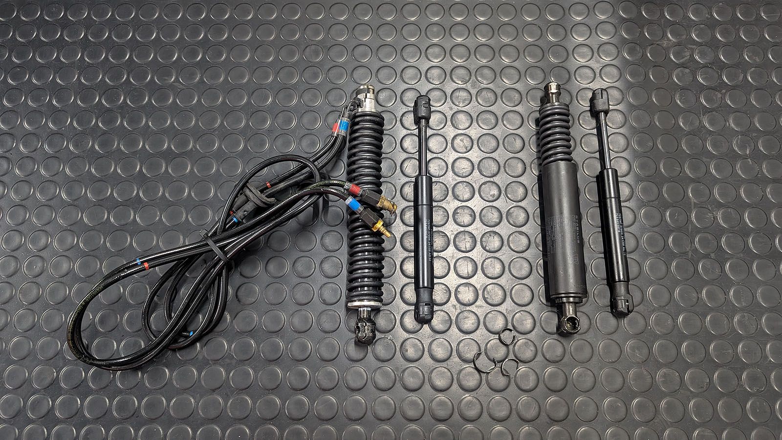 Cayenne Turbo S 957 Dämpfer Heckklappe hydraulisch 95551238300