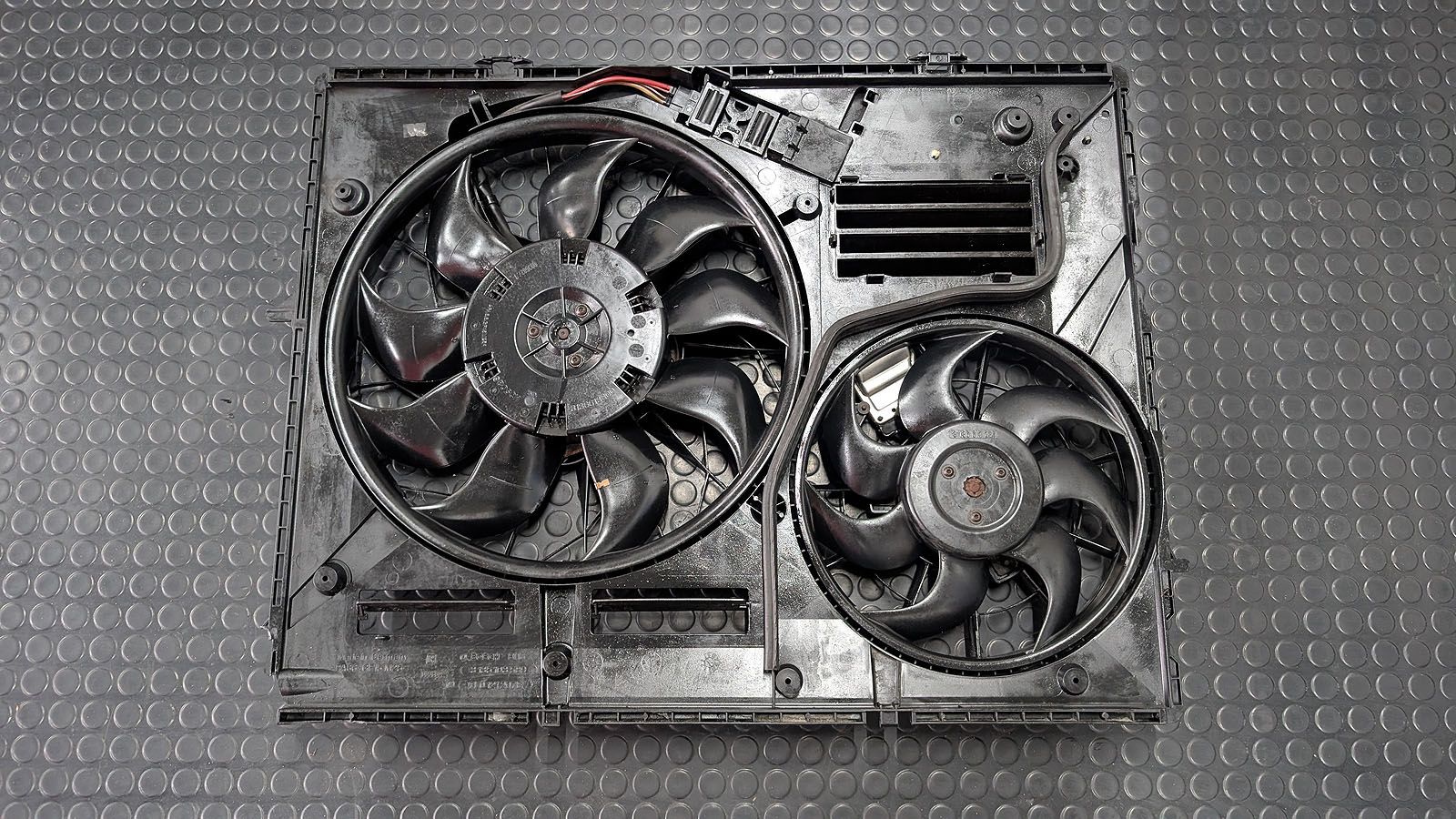 Cayenne Turbo S 957 Lüfter Ventilatoren Gehäuse 7L0 959 456 F / 1 137 328 635 / 7L0 121 203 J