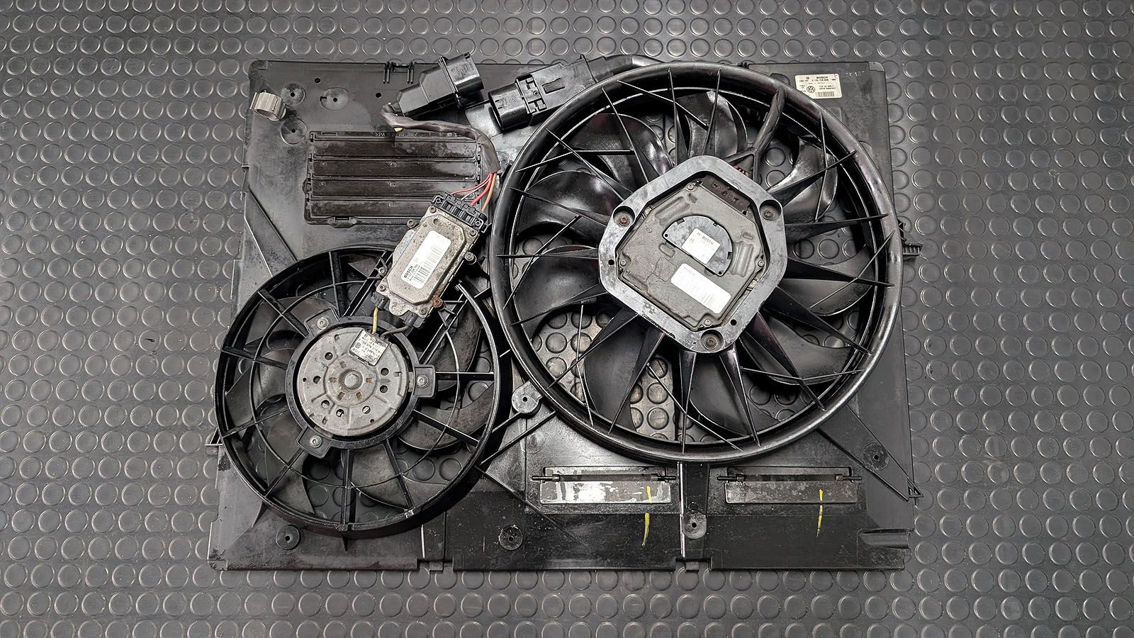 Cayenne Turbo S 957 Lüfter Ventilatoren Gehäuse 7L0 959 456 F / 1 137 328 635 / 7L0 121 203 J