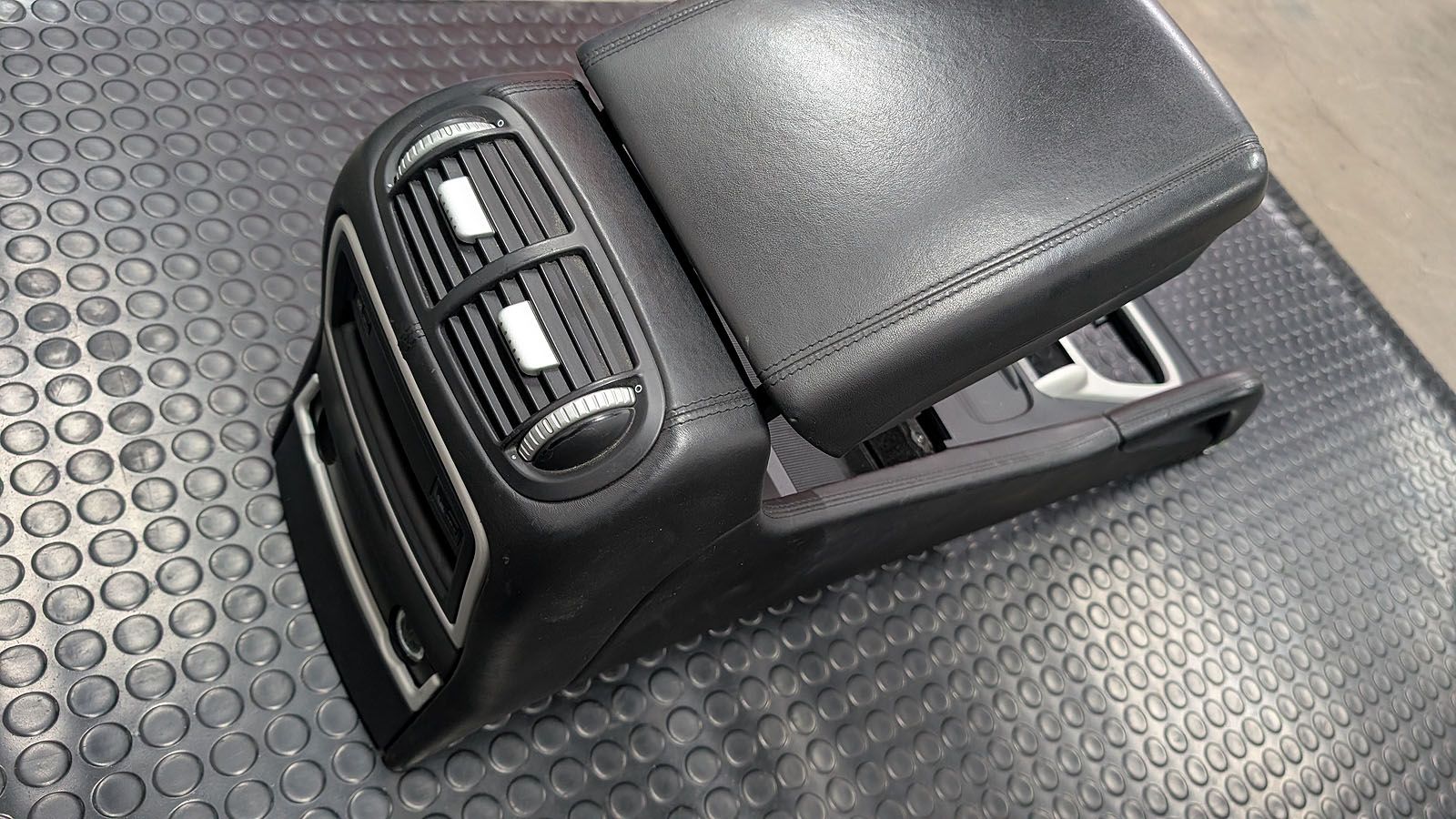 Cayenne Turbo S 957 Mittelkonsole mit Mittelarmlehne