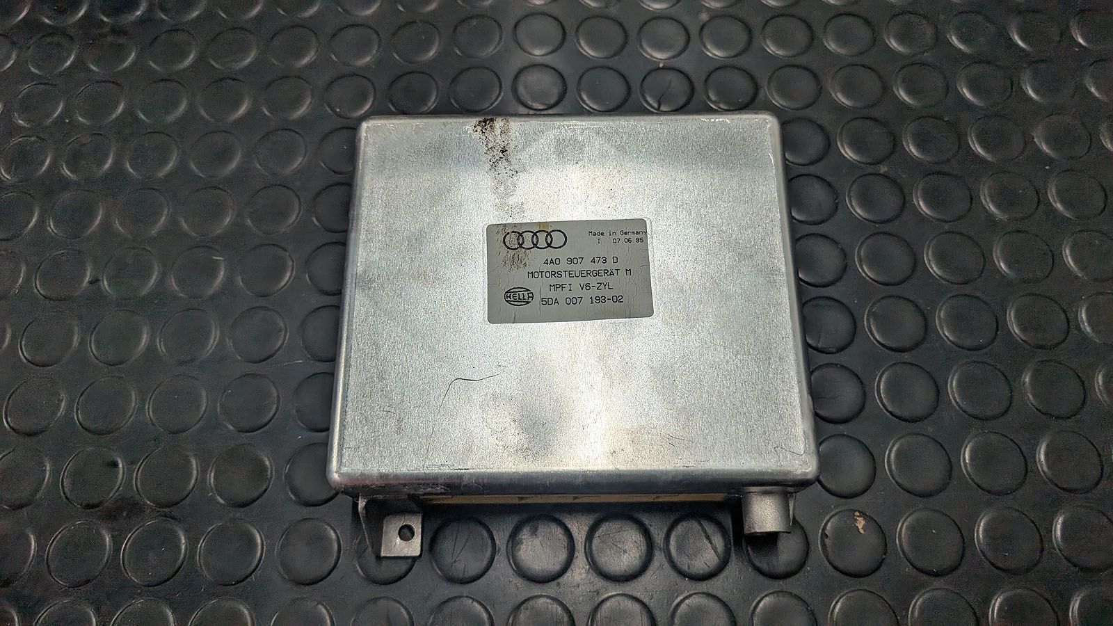 Coupe Typ89 2.6l V6 Motorsteuergerät 4A0 907 473 D