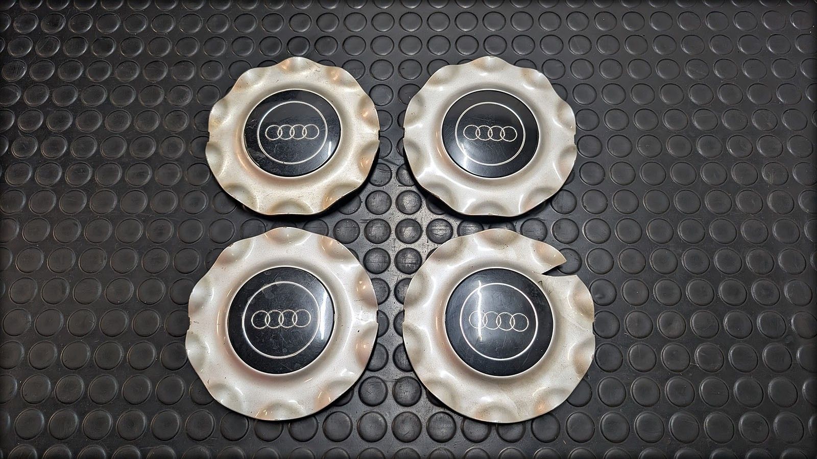 80 B4 Coupe Typ89 Nabendeckel