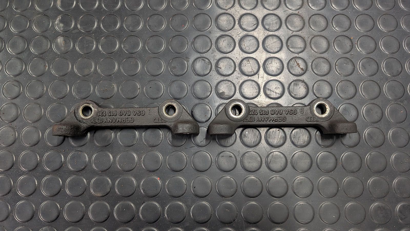 RS2 Bremssattelhalter