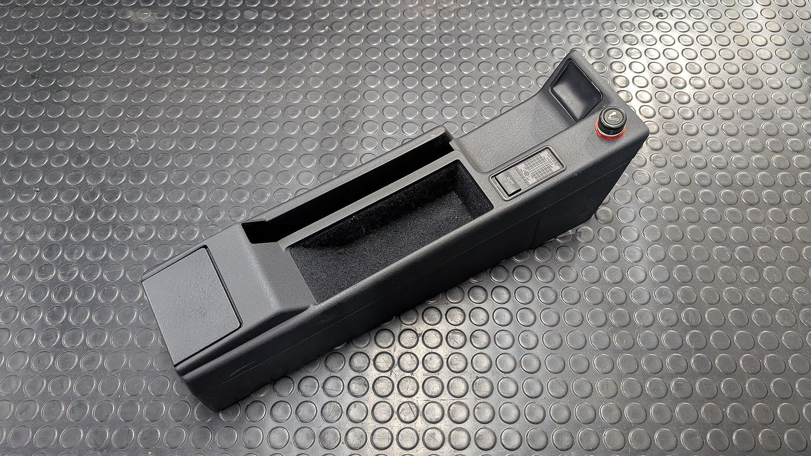 RS2 Mittelkonsole mit Ablagefach