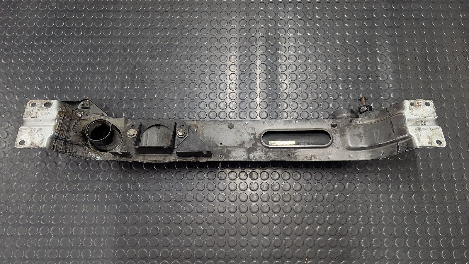 RS2 Quertraverse für Ladeluftkühler