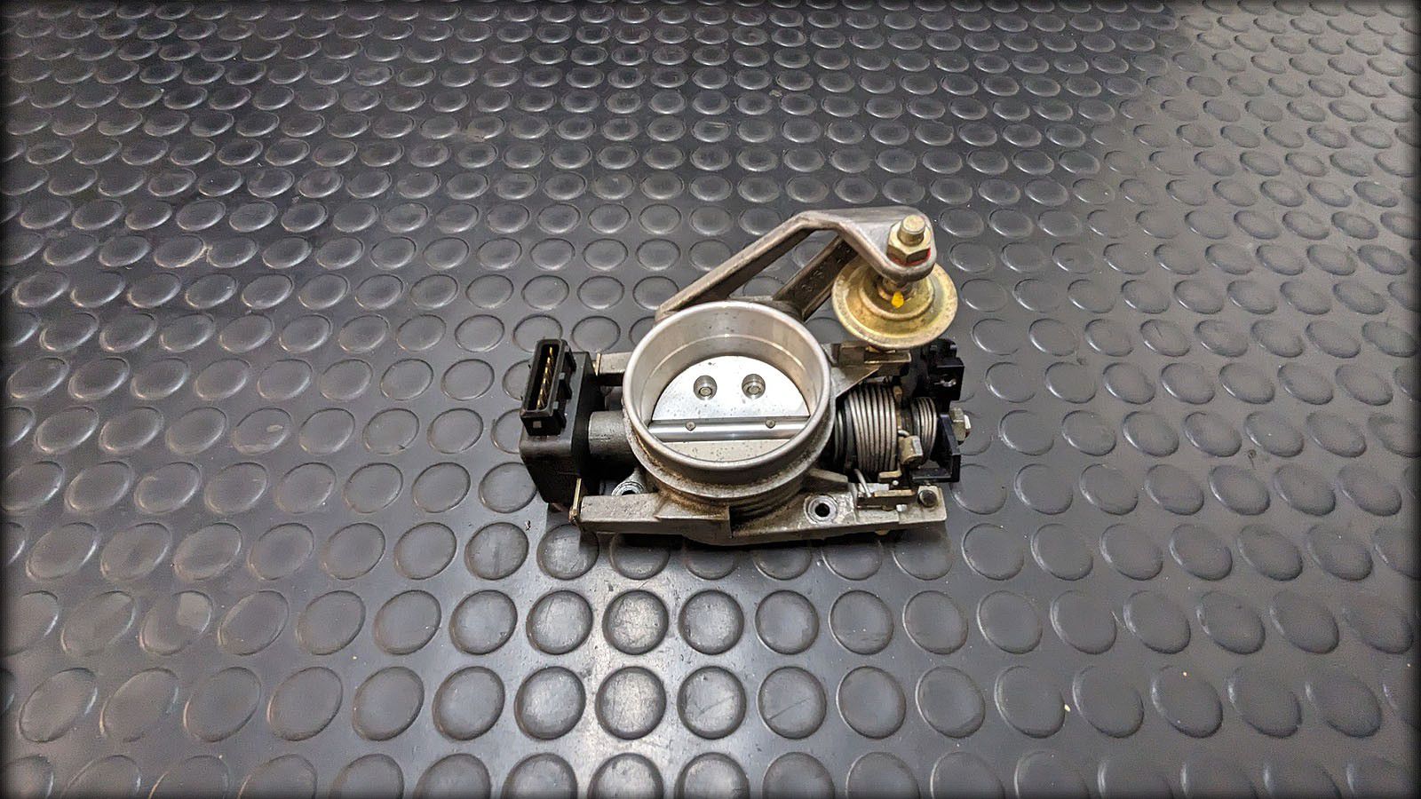 RS2 Drosselklappe mit verstärktem Halter Gasseilzug