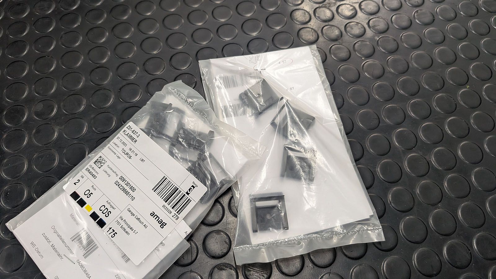 RS2 Klammern für Kühlergrill neu