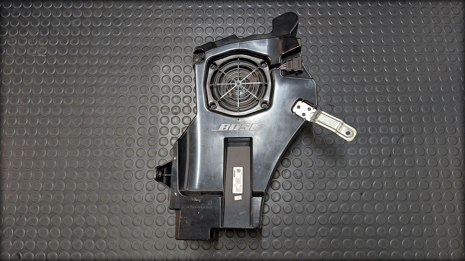 RS3 8P Bose Basskiste