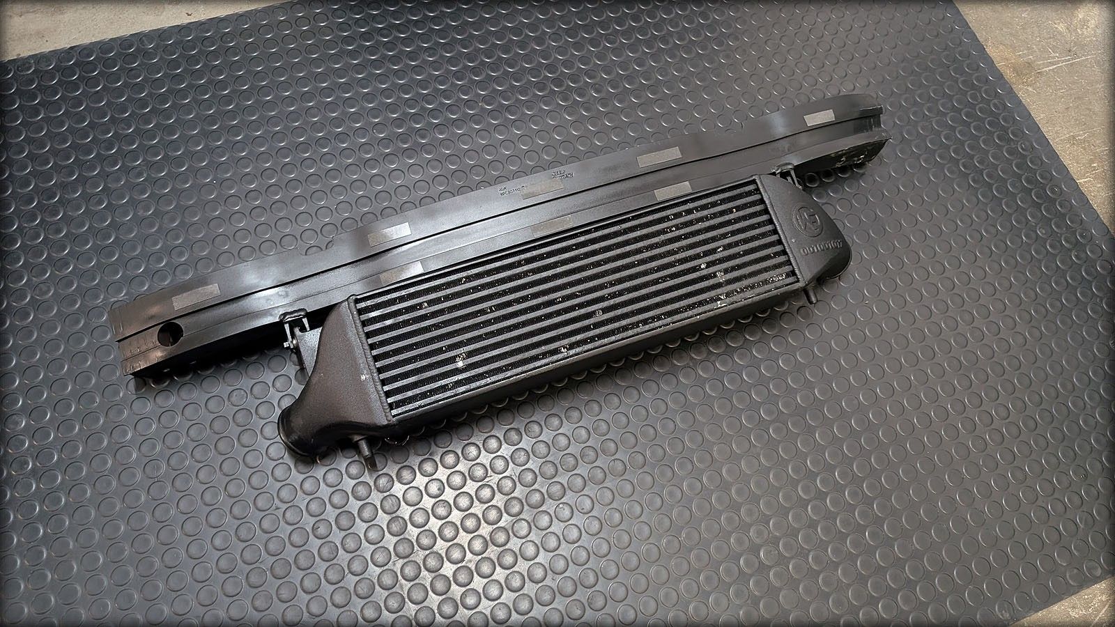 RS3 8P Wagner Ladeluftkühler mit Traverse