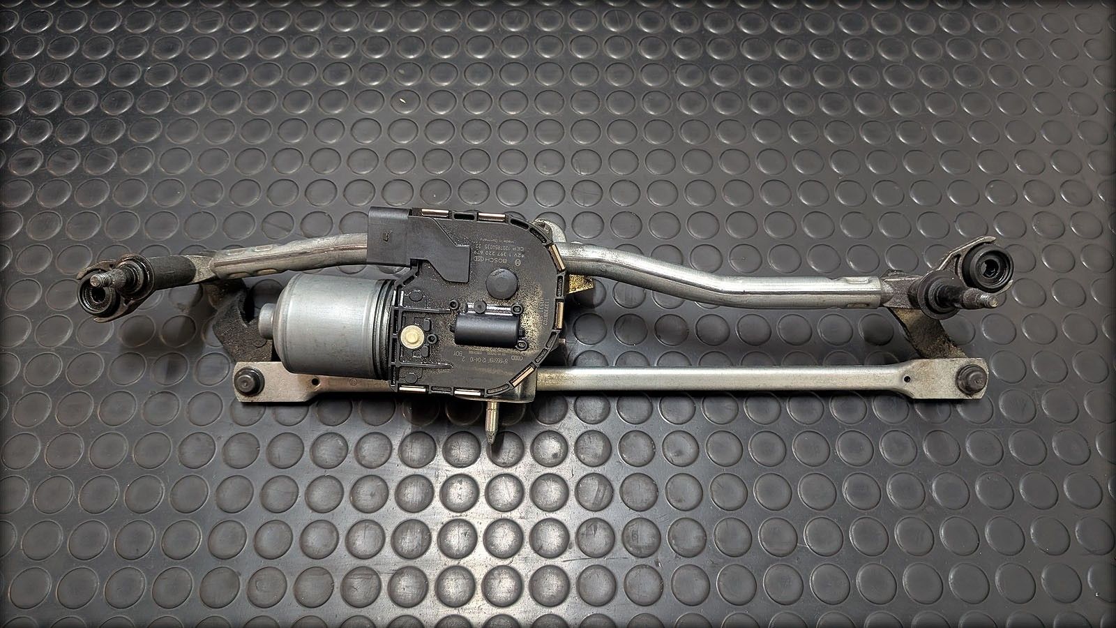 RS3 8P Scheibenwischermotor mit Gestänge