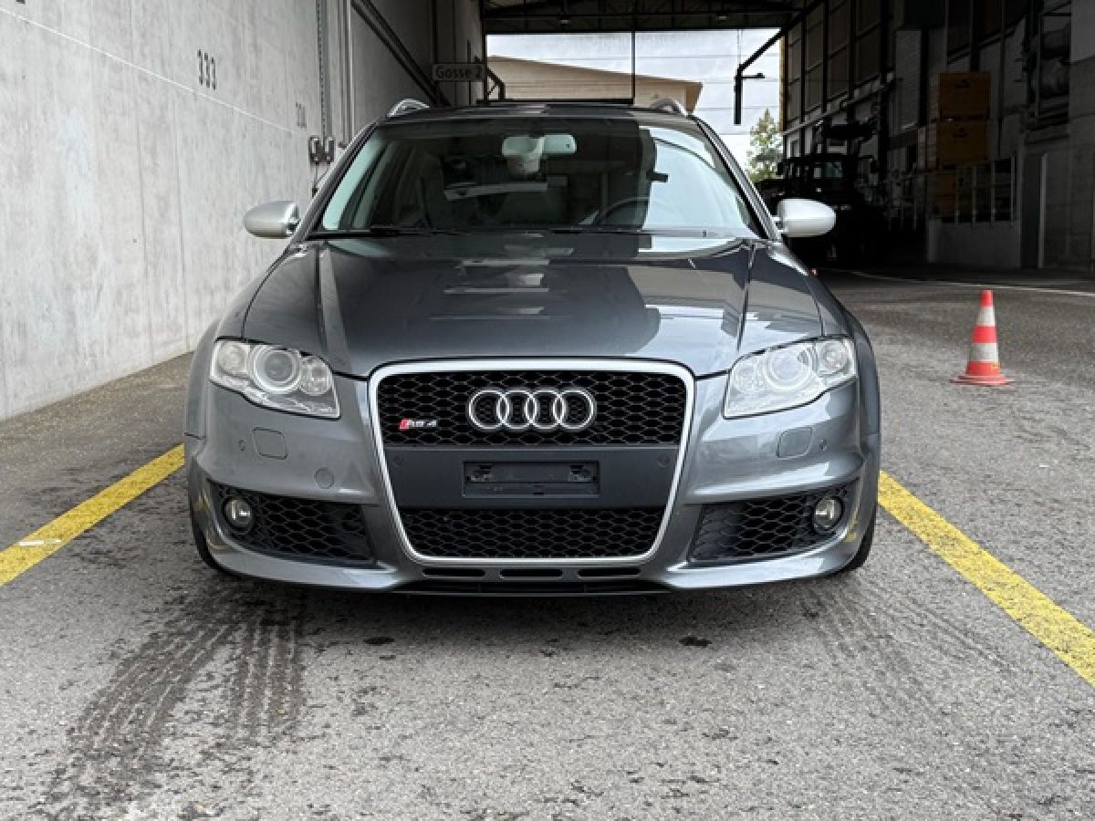 Audi RS4 B7 Avant daytonagrau
