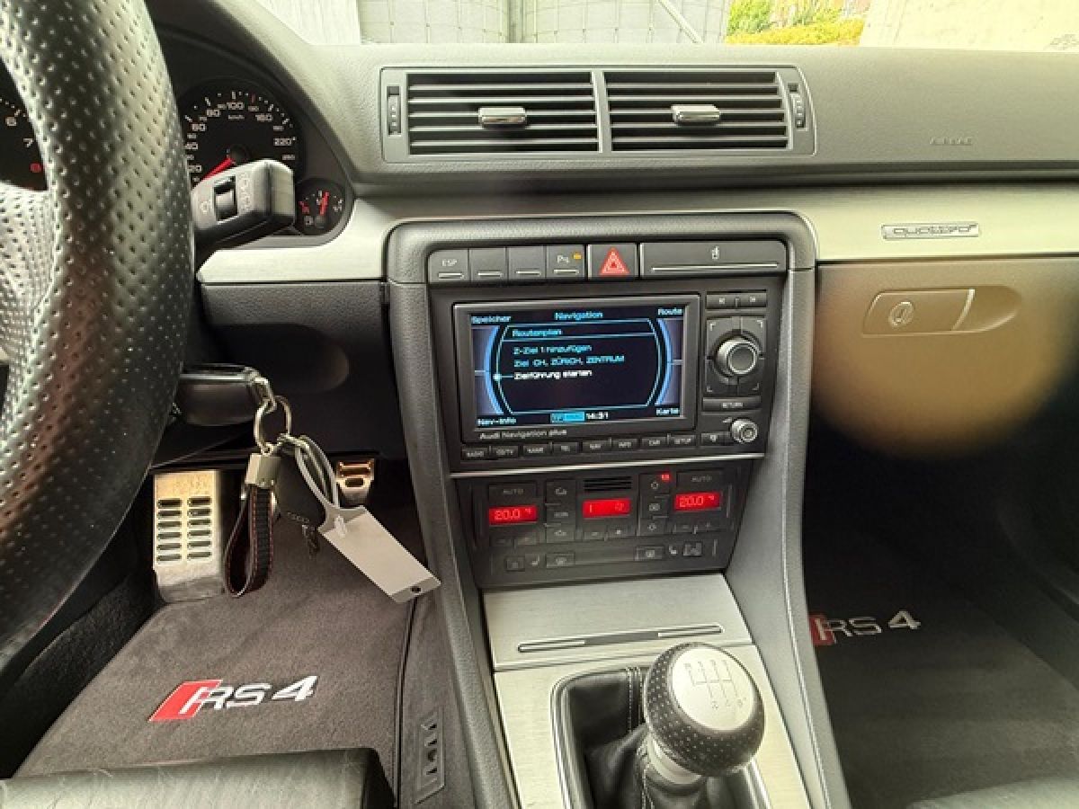 Audi RS4 B7 Avant daytonagrau