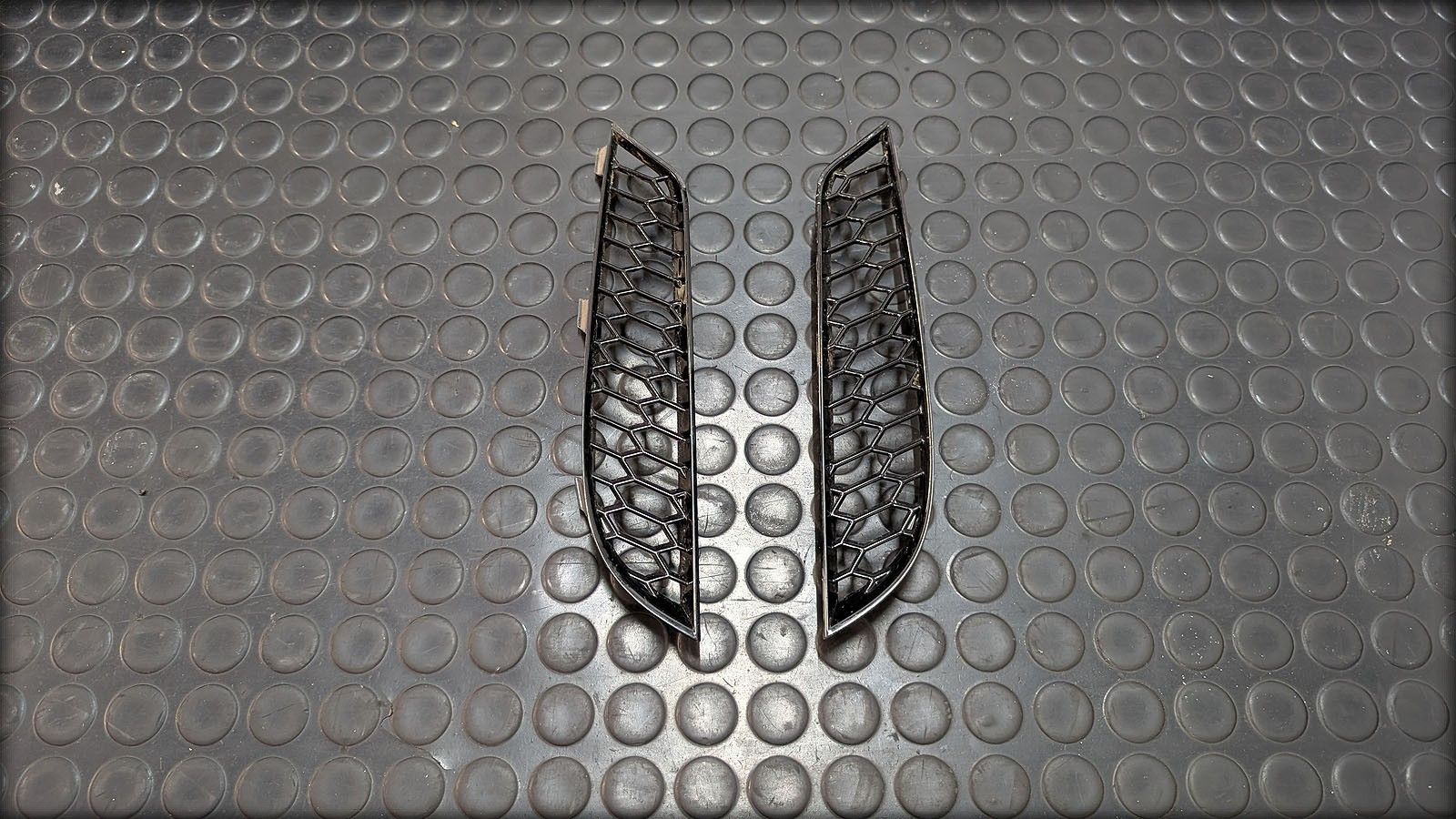 RS6 C7 4G Gitter Stossstange vorne seitlich